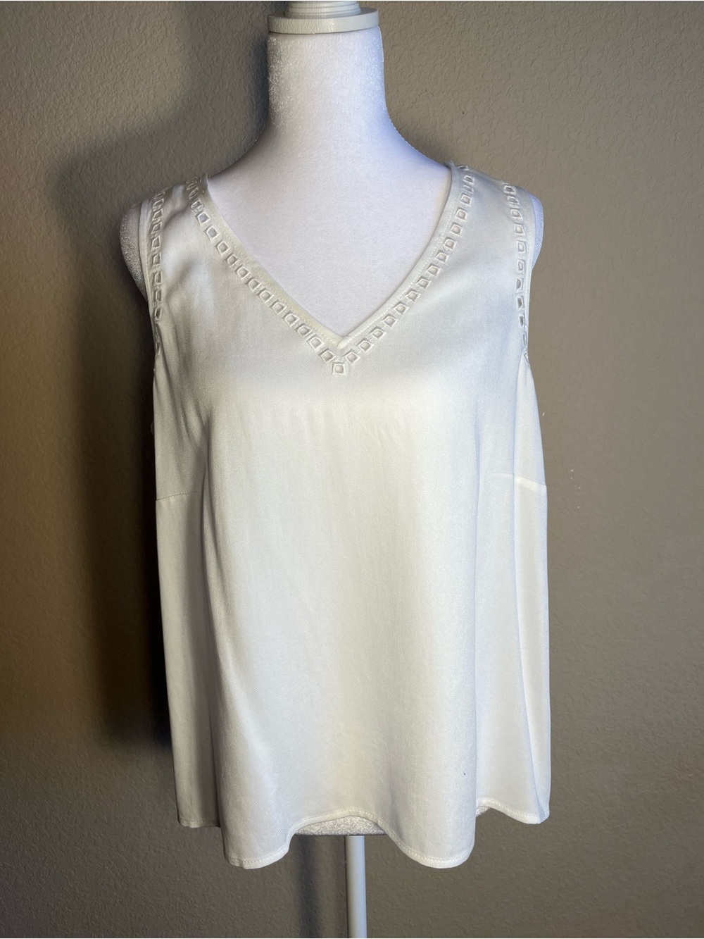 Sojourn V-Neck Eyelet Trim Camisole - White